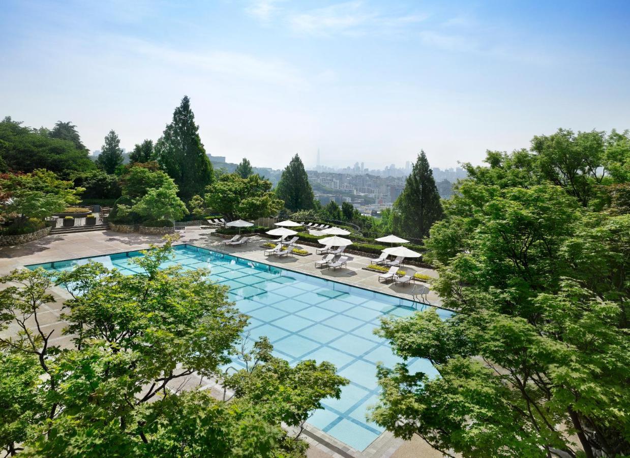 Grand Hyatt Seoul Ξενοδοχείο Εξωτερικό φωτογραφία The swimming pool at the InterContinental Seoul