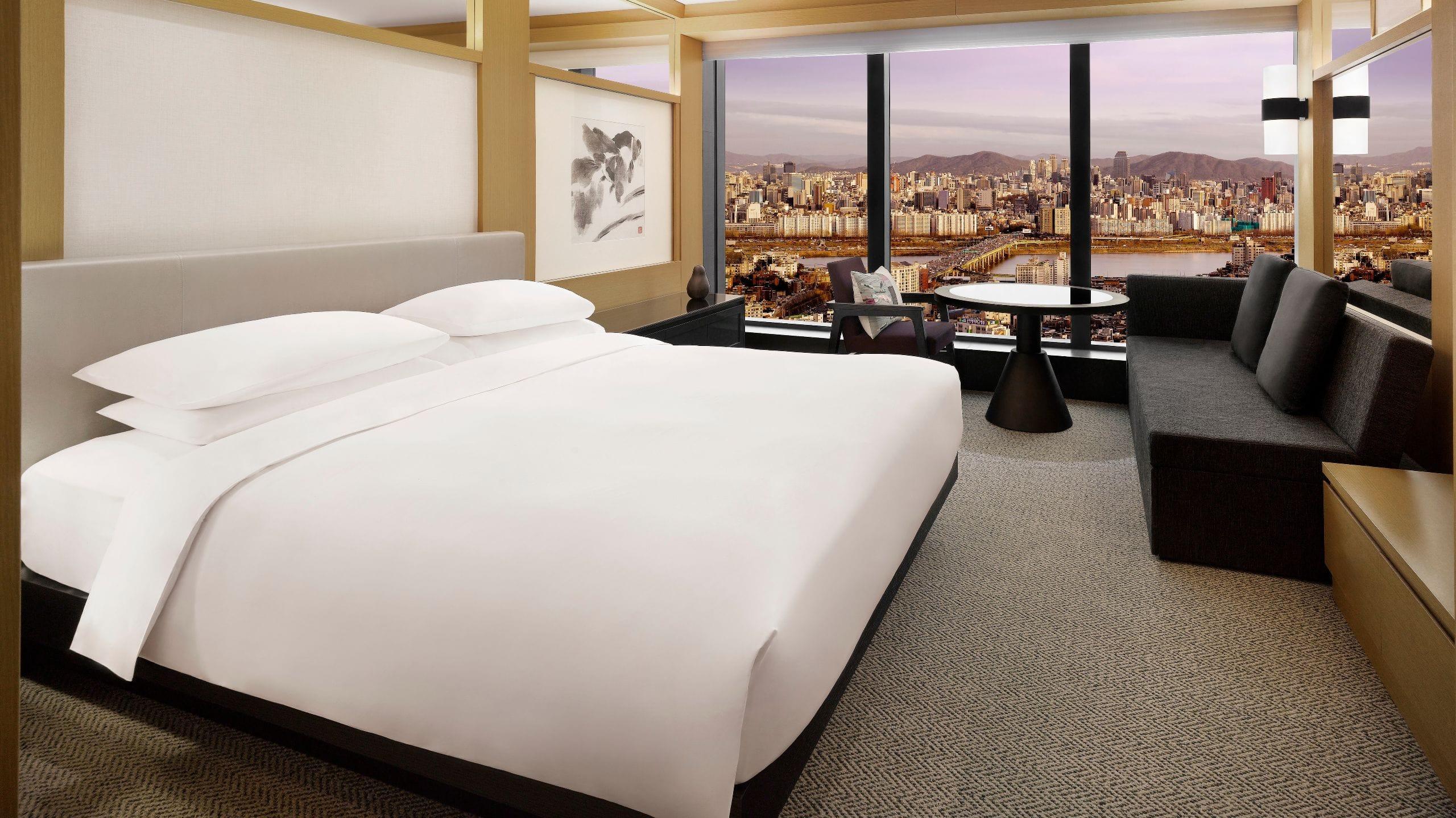 Grand Hyatt Seoul Ξενοδοχείο Εξωτερικό φωτογραφία A guest room at the hotel