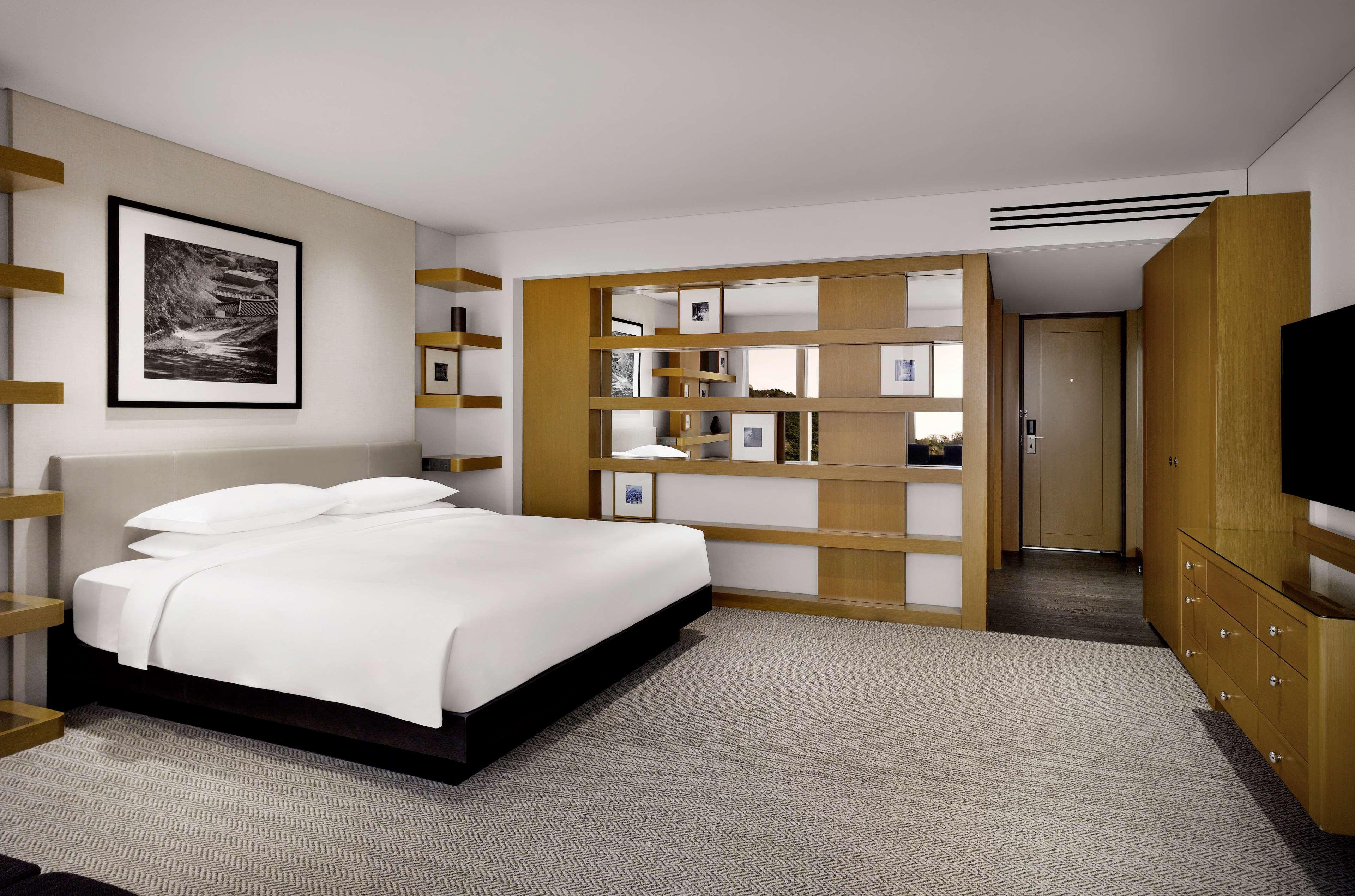 Grand Hyatt Seoul Ξενοδοχείο Εξωτερικό φωτογραφία A bedroom at the Mandarin Oriental, Munich