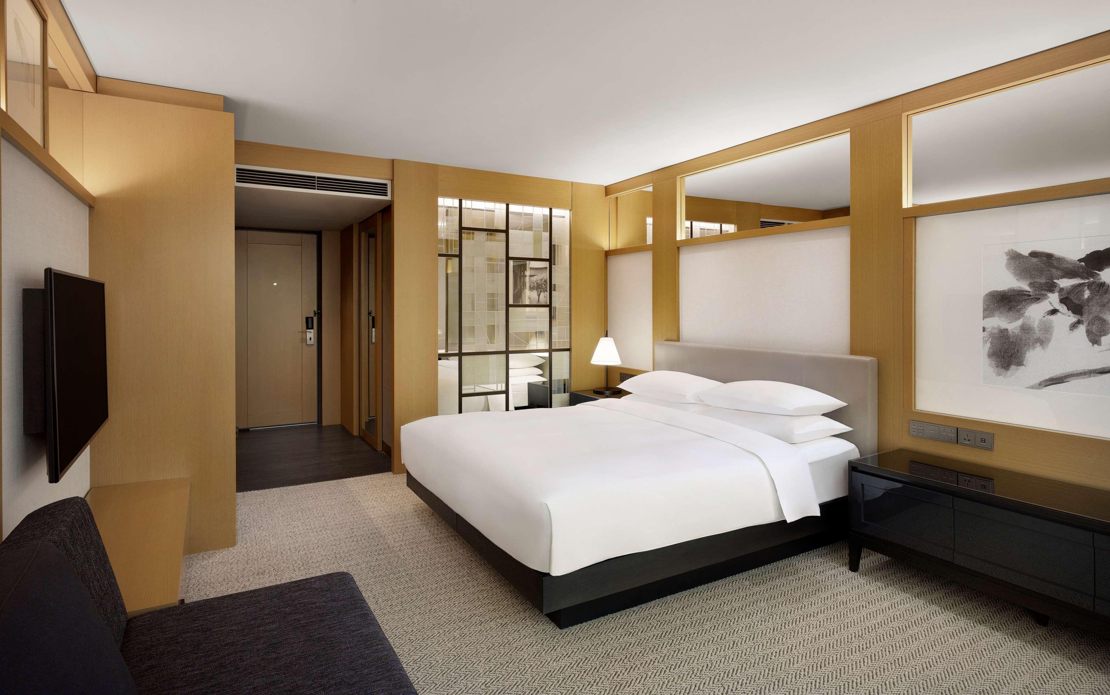 Grand Hyatt Seoul Ξενοδοχείο Εξωτερικό φωτογραφία A guest room at the hotel