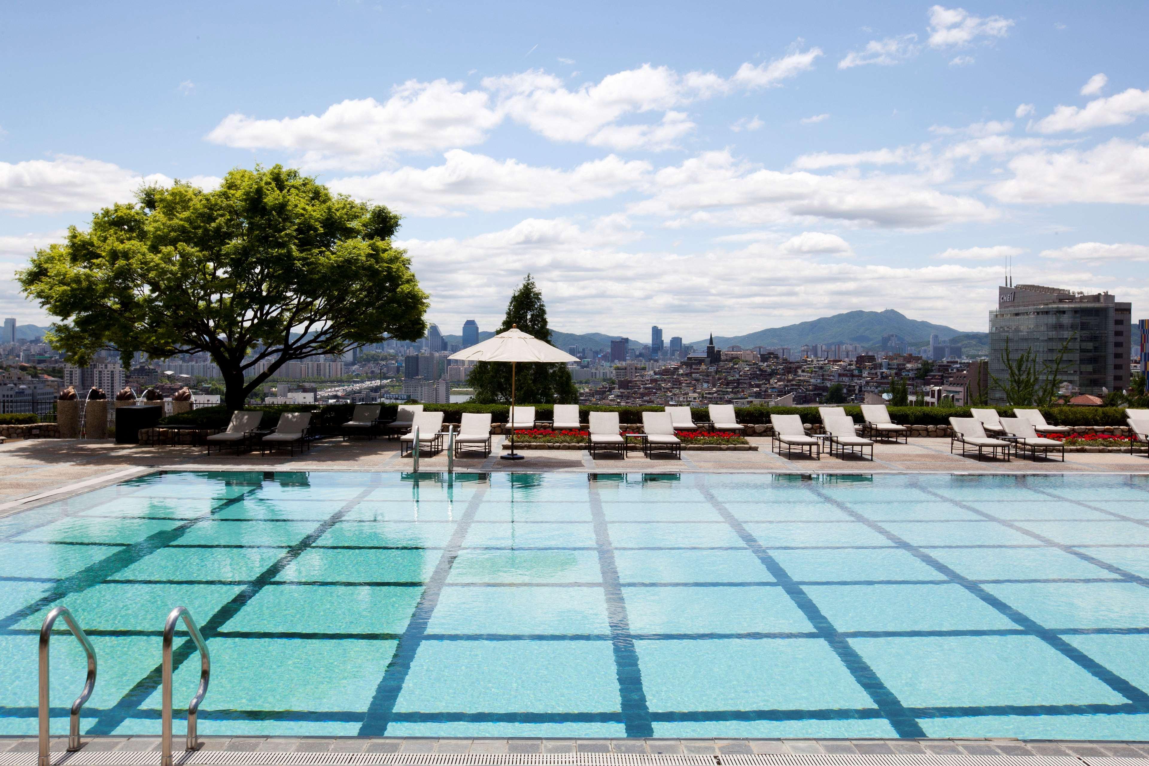 Grand Hyatt Seoul Ξενοδοχείο Εξωτερικό φωτογραφία Rooftop pool at the Four Seasons Hotel